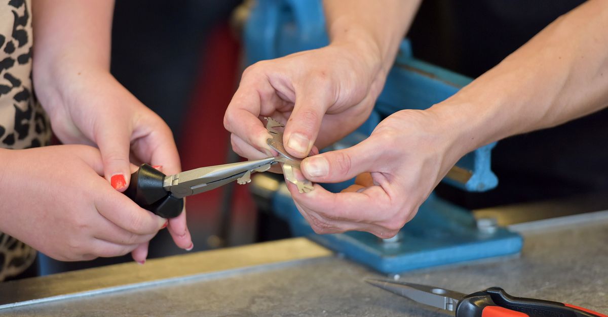key maker professional — Cresskill Locksmith